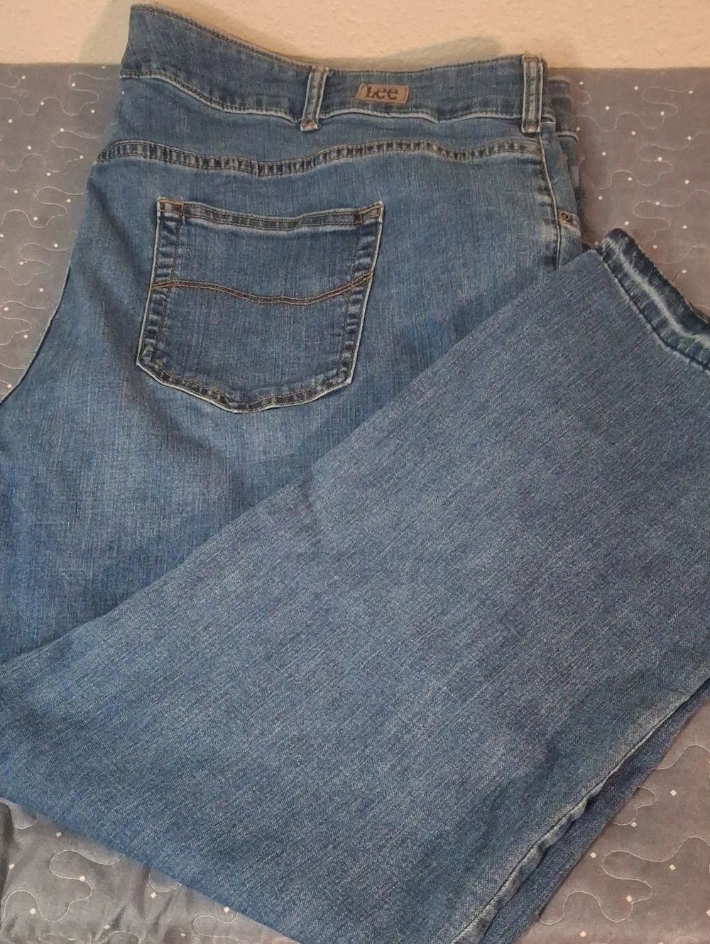 Lee Mid Rise Blue Straight Leg Jeans size 30W Petite